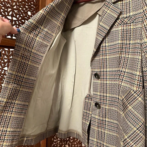 🚺 Cabi tan plaid blazer - Picture 9 of 13